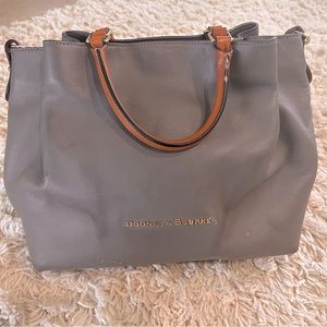 Dooney & Bourke beautiful taupe purse!